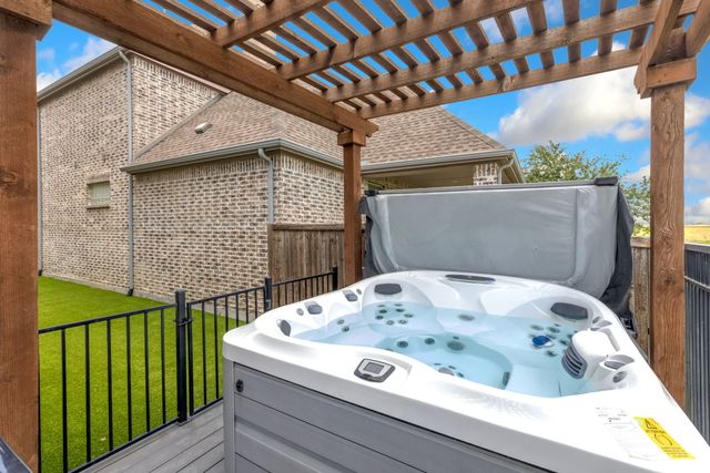 913 Royal Minister Boulevard, Lewisville, TX 75056