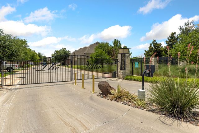 913 Royal Minister Boulevard, Lewisville, TX 75056