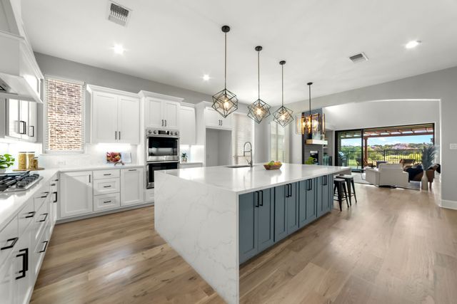 913 Royal Minister Boulevard, Lewisville, TX 75056