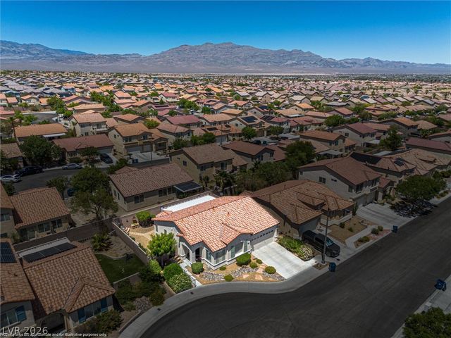 9332 Longhorn Falls Court, Las Vegas, NV 89149
