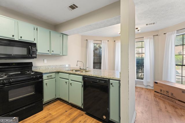 878 HERITAGE OAKS Drive, Stone Mountain, GA 30088
