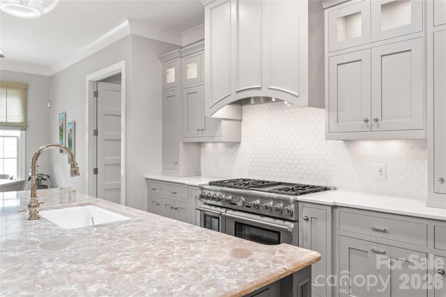2800 Wintergreen Drive, Charlotte, NC 28211