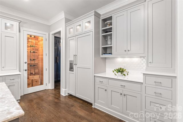 2800 Wintergreen Drive, Charlotte, NC 28211