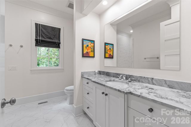 2800 Wintergreen Drive, Charlotte, NC 28211