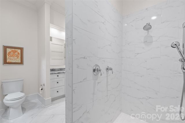 2800 Wintergreen Drive, Charlotte, NC 28211