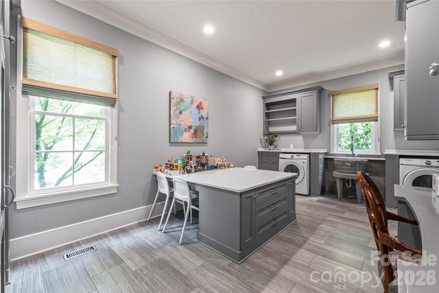 2800 Wintergreen Drive, Charlotte, NC 28211