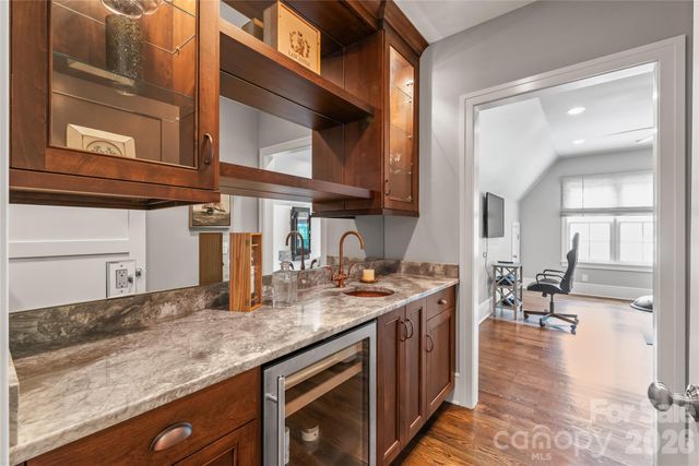 2800 Wintergreen Drive, Charlotte, NC 28211