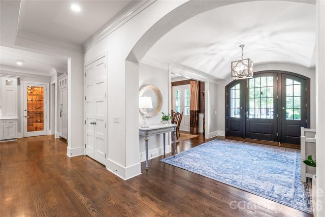 2800 Wintergreen Drive, Charlotte, NC 28211