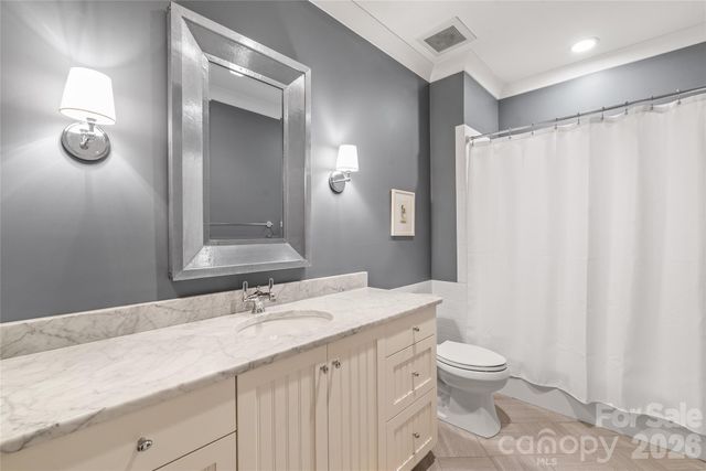 2800 Wintergreen Drive, Charlotte, NC 28211