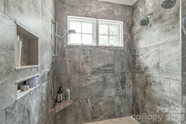 2800 Wintergreen Drive, Charlotte, NC 28211