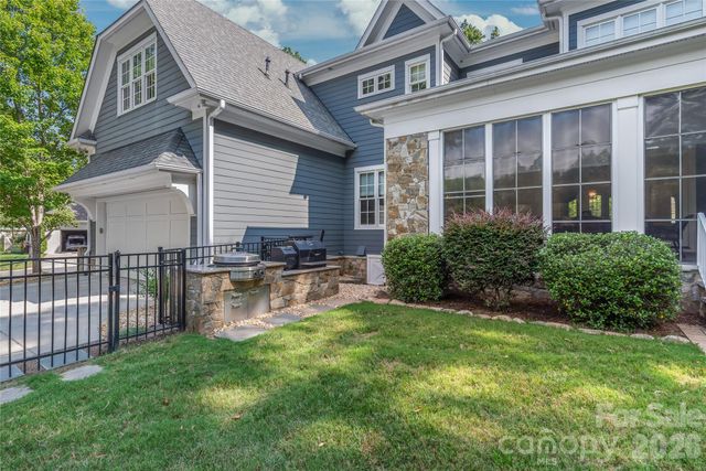 2800 Wintergreen Drive, Charlotte, NC 28211