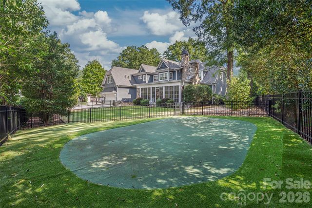 2800 Wintergreen Drive, Charlotte, NC 28211