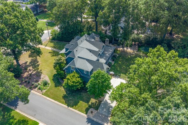 2800 Wintergreen Drive, Charlotte, NC 28211