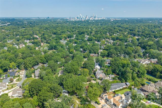 2800 Wintergreen Drive, Charlotte, NC 28211
