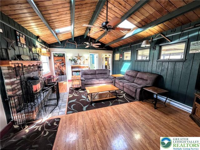 140 PENN Drive, Towamensing Twp, PA 18235