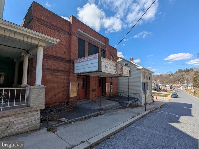 37 MANCHESTER ST, Glen Rock, PA 17327