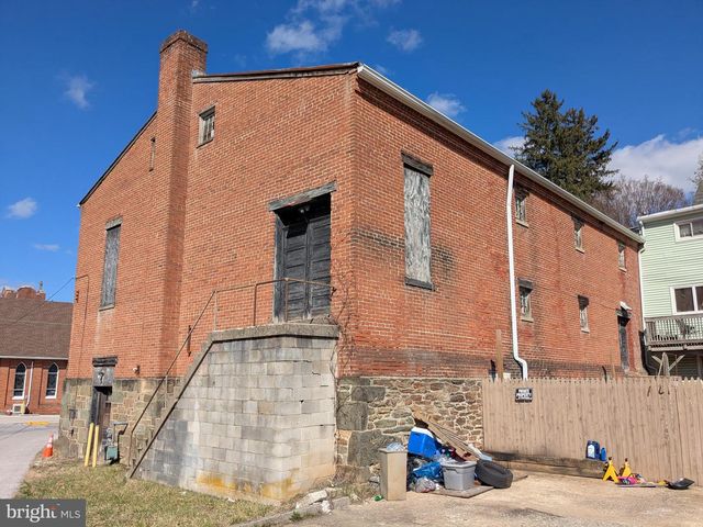 37 MANCHESTER ST, Glen Rock, PA 17327