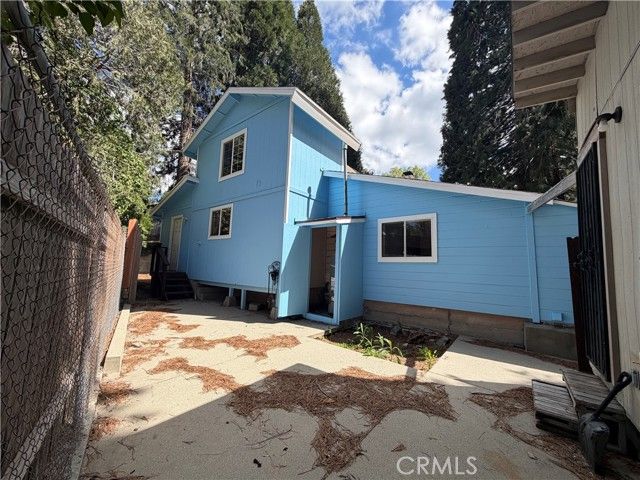320 Sky View Lane, Crestline, CA 92325