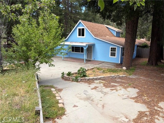 320 Sky View Lane, Crestline, CA 92325