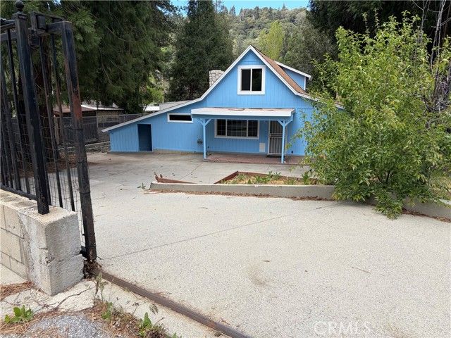320 Sky View Lane, Crestline, CA 92325