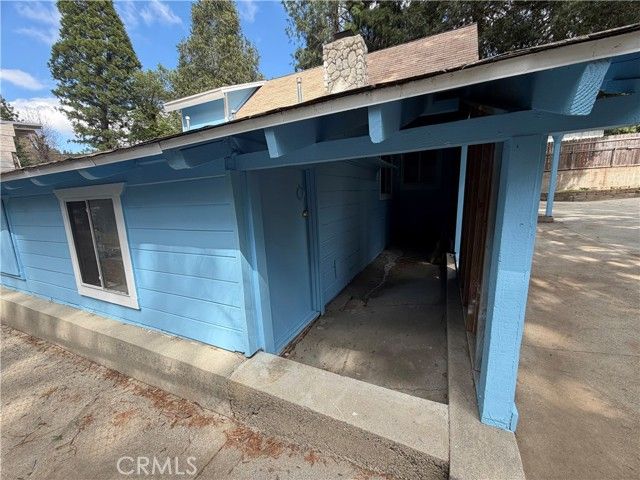 320 Sky View Lane, Crestline, CA 92325