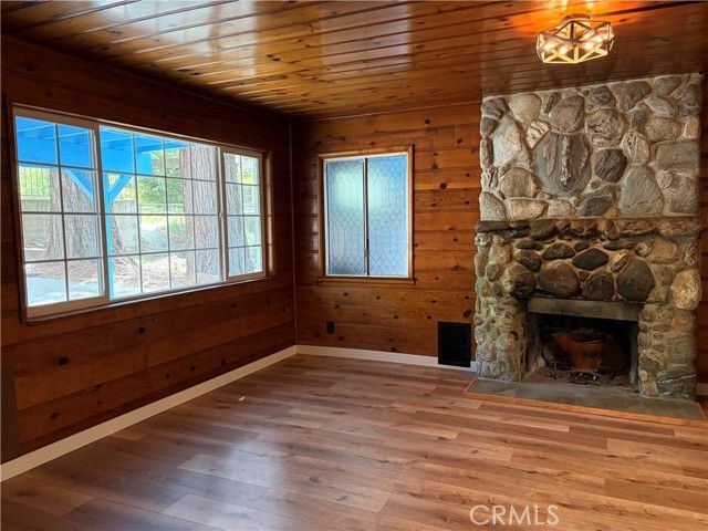 320 Sky View Lane, Crestline, CA 92325