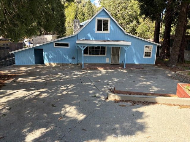 320 Sky View Lane, Crestline, CA 92325