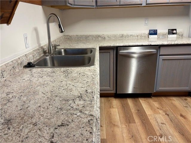 320 Sky View Lane, Crestline, CA 92325