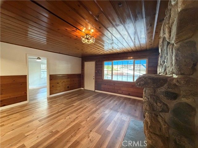 320 Sky View Lane, Crestline, CA 92325