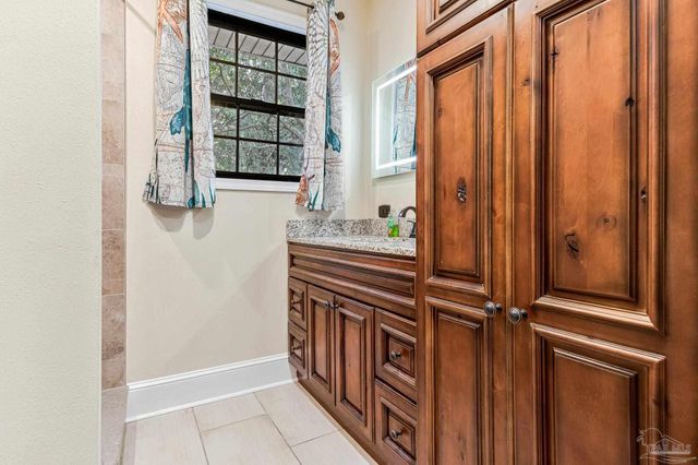 103 Highpoint Dr, Gulf Breeze, FL 32561