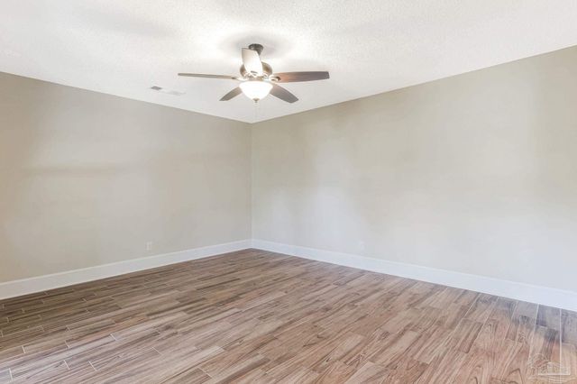 103 Highpoint Dr, Gulf Breeze, FL 32561