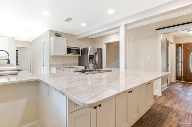 103 Highpoint Dr, Gulf Breeze, FL 32561