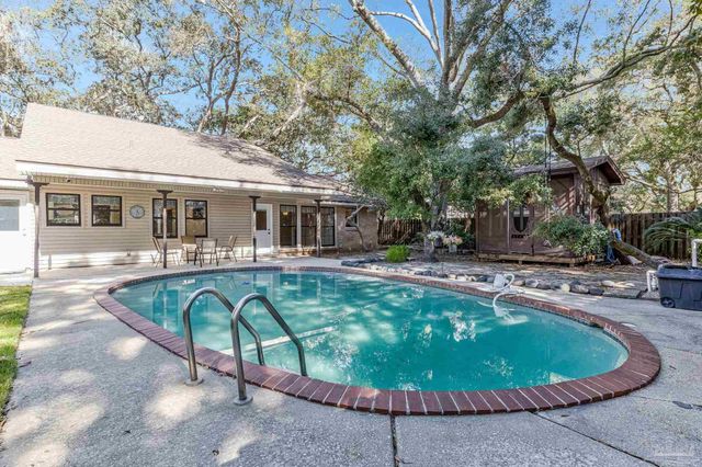 103 Highpoint Dr, Gulf Breeze, FL 32561