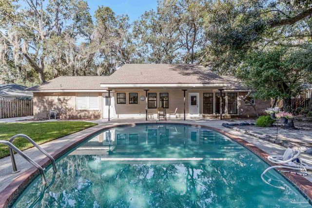 103 Highpoint Dr, Gulf Breeze, FL 32561