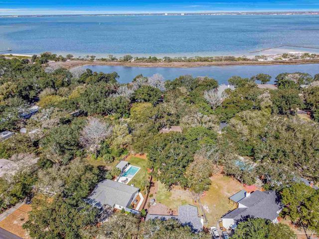 103 Highpoint Dr, Gulf Breeze, FL 32561