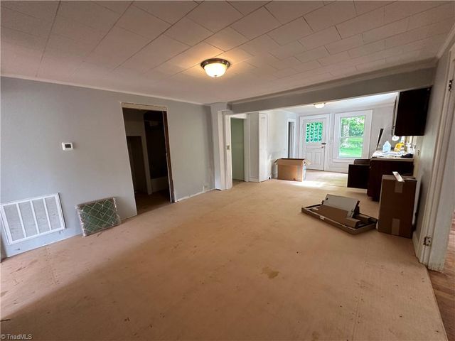 140 E Carroll Avenue, Denton, NC 27239