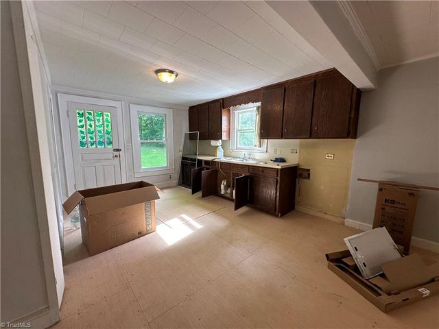 140 E Carroll Avenue, Denton, NC 27239
