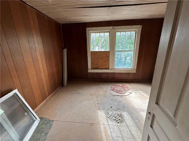 140 E Carroll Avenue, Denton, NC 27239