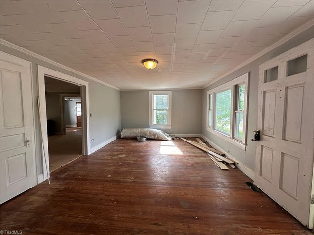 140 E Carroll Avenue, Denton, NC 27239