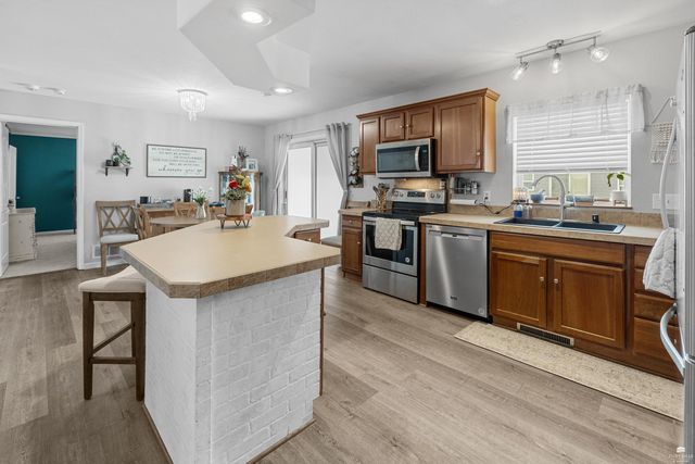 412 Brookway Drive, Manhattan, KS 66502