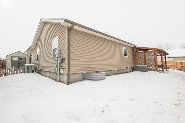 412 Brookway Drive, Manhattan, KS 66502