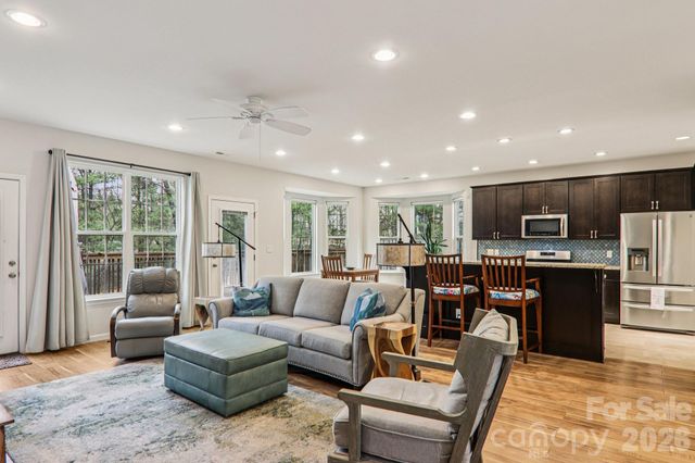 29 Saddle Top Road, Flat Rock, NC 28731