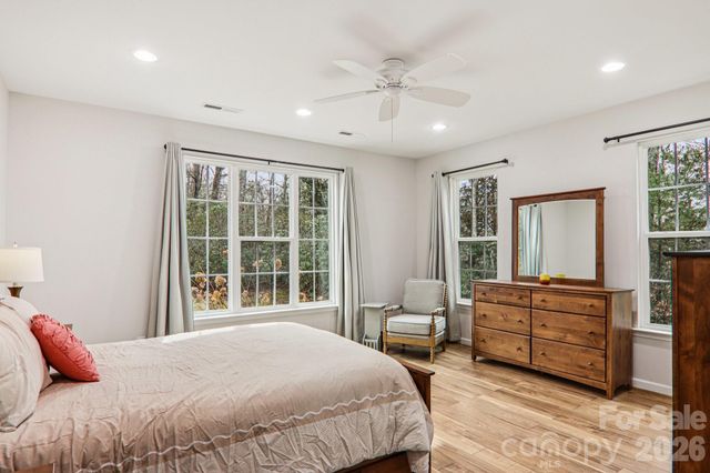 29 Saddle Top Road, Flat Rock, NC 28731