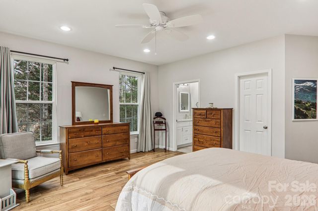 29 Saddle Top Road, Flat Rock, NC 28731