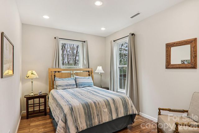 29 Saddle Top Road, Flat Rock, NC 28731