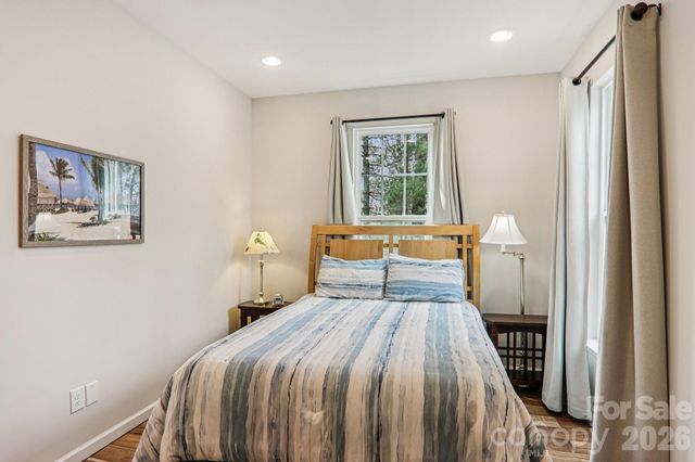 29 Saddle Top Road, Flat Rock, NC 28731