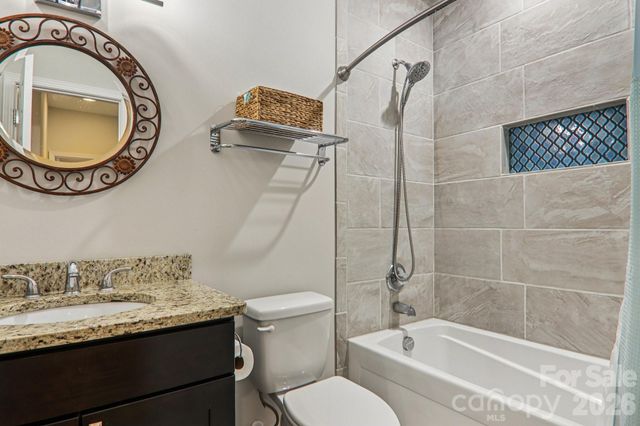 29 Saddle Top Road, Flat Rock, NC 28731