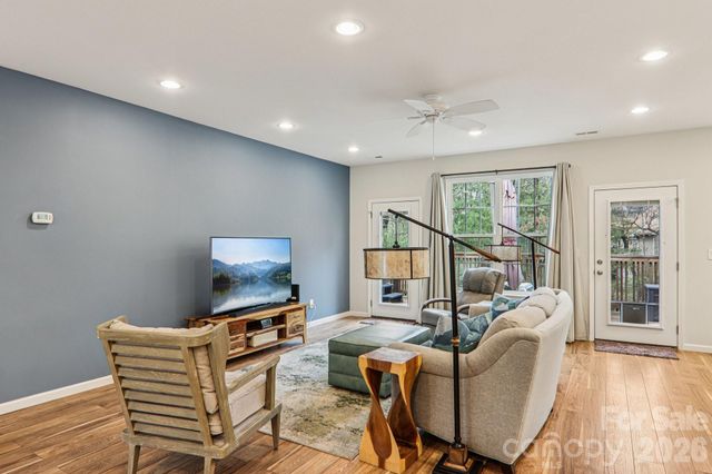 29 Saddle Top Road, Flat Rock, NC 28731