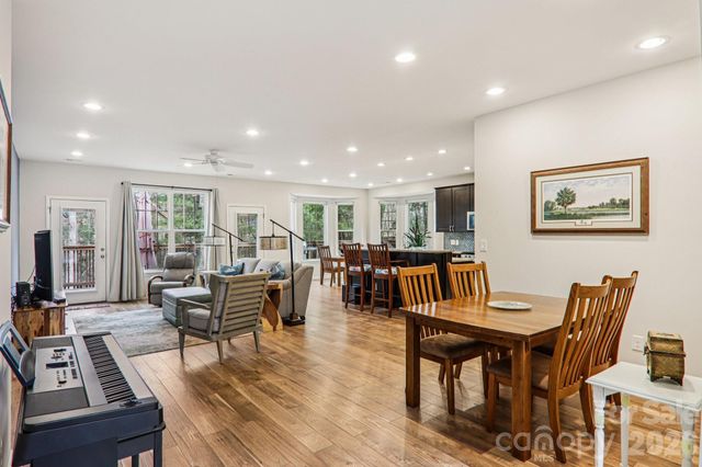 29 Saddle Top Road, Flat Rock, NC 28731