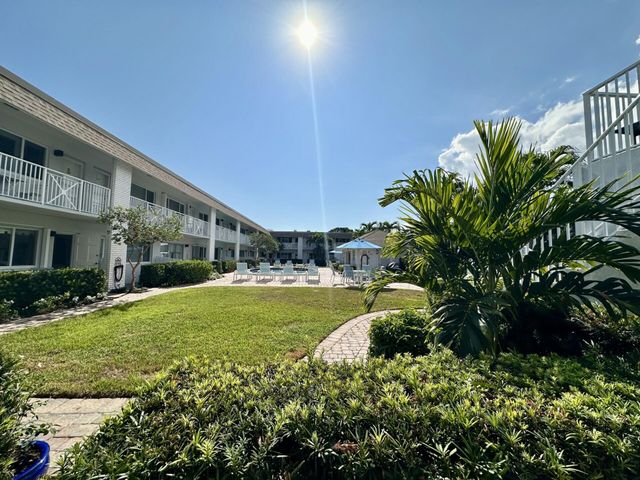 1001 NE 8th Avenue 102, Delray Beach, FL 33483